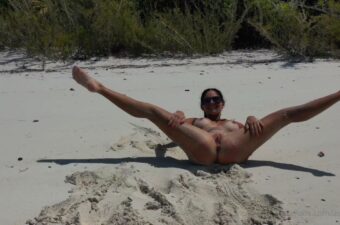 Thumbnail for Aspen Rae Twerking On The Beach Video Leaked