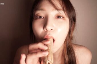 Thumbnail for Eunsongs ASMR Banana Blowjob Video Leaked